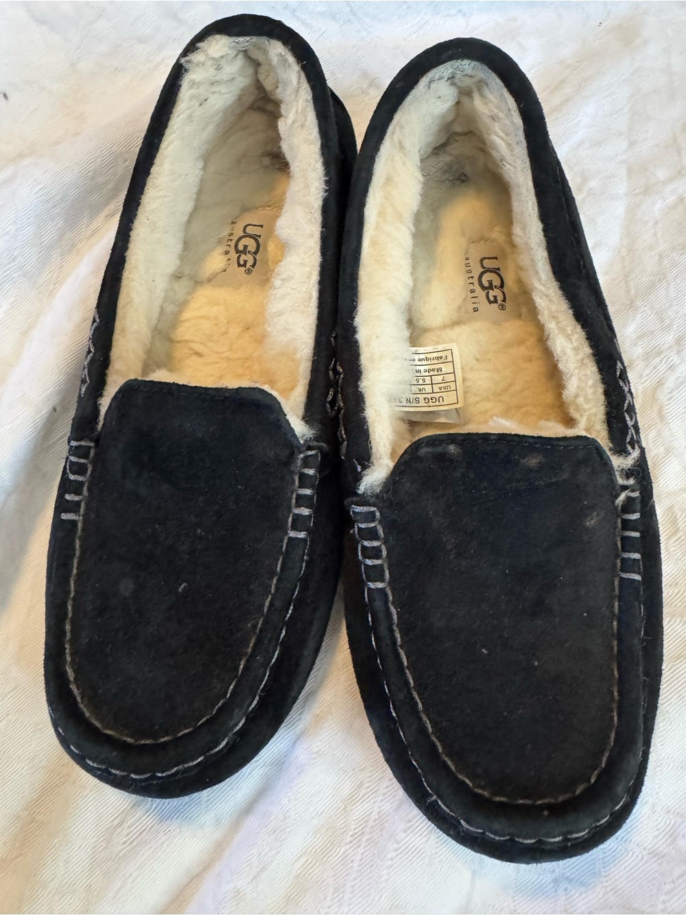UGG Australia Ansley Black Suede Sheepskin Moccasin Slippers Women’s US 7